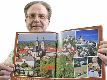 ,Leider spreche ich kein chinesisch' bedauert Museumsleiter Rainer Hofmann. Der Inhalt des Beitrages bleibt ihm deshalb verborgen.  Foto: JH