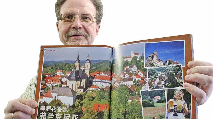 ,Leider spreche ich kein chinesisch' bedauert Museumsleiter Rainer Hofmann. Der Inhalt des Beitrages bleibt ihm deshalb verborgen.  Foto: JH