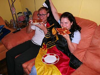 Da war die Welt noch in Ordnung: Zum Spiel gegen die USA hatte Verena Pohl rechtzeitig Flagge gezeigt. Foto: privat