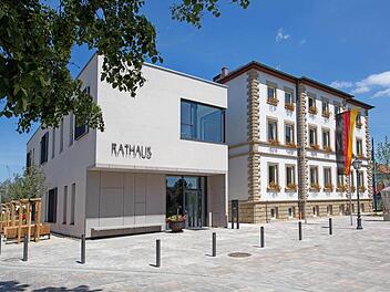 Im großen Sitzungssaal des Michelauer Rathauses erfolgt die Preisverteilung.  Fotos: Klaus Gagel