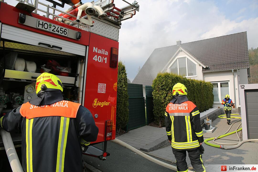 Kellerbrand in Naila: Feuerwehr rettet Tiere aus Wohnhaus