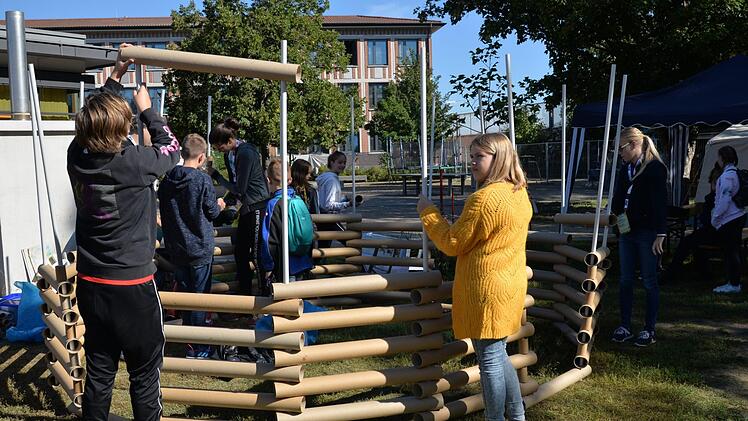Die provisorische Kirche hat vier Türen, für alle Religionen offen, und ist recycelbar. Foto: Franka Struve