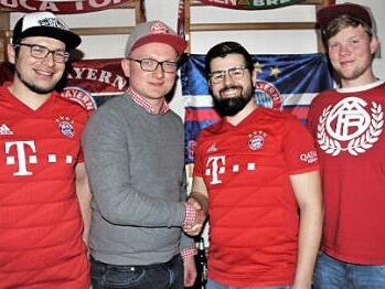 Der FC-Bayern-Fan Club in jungen Händen: von links: Andreas Förtsch, Michael Schadeck, Mario Stief und Nico Schirmer Foto: Veronika Schadeck