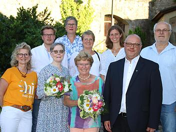 Das Sulzthaler Pfarrgemeindeteam (vorne von links):  Irmina Schießer, Ursula Zimmermann, Christa Keller und Pfarrer Gerd Greier               sowie (hinten, von links) Johannes Büttner, Alexandra Sachs, Ines Neder, Heike Tremer und Hubert Tremer. ...