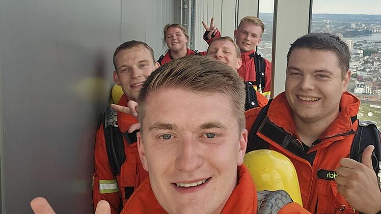 Feuerwehr Helmbrechts zeigte "Teamwork und Pr&auml;zision" bei K&ouml;lner Treppenlauf