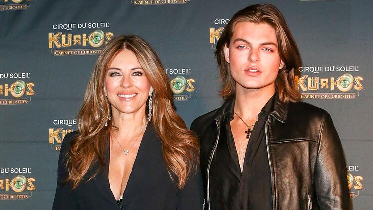 Elizabeth Hurley mit ihrem Sohn Damian Hurley. Mit dem angehenden Regisseur drehte die Schauspielerin 2024 einen Film.