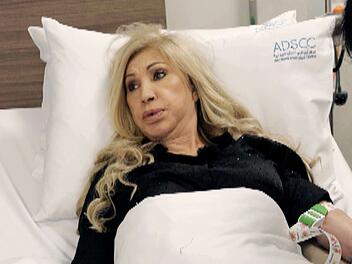 "Die Geissens - Eine schrecklich glamouröse Familie" Nach der Blutabnahme geht es Carmen Geiss gar nicht gut.