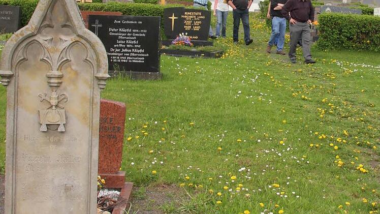 Der Friedhofsbereich in Pfarrweisach, der umgestaltet werden soll.
