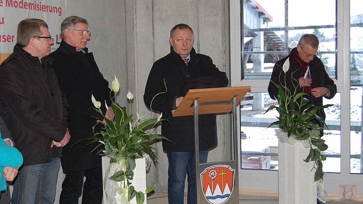 2. Bürgermeister Jürgen Kolb (v.l.), Albrecht Eyrich-Halbig, Landrat Thomas Bold, Bürgermeister Gotthard Schlereth. Fotos: Günther Straub