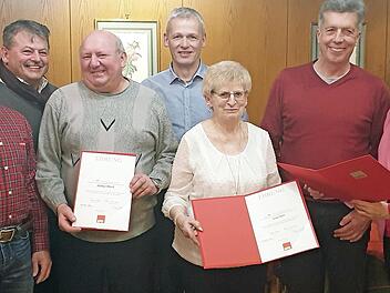 Ehrungen bei der Pressecker SPD; im Bild (von links) Ortsvereinsvorsitzender Oliver Schott, Fraktionsvorsitzender Gerhard Leinfelder, Helmut Hirsch, Bürgermeisterkandidat Mark Reuther, Sonja Klier, Horst Nagel und Kreisvorsitzende MdL Inge Aures Foto: privat