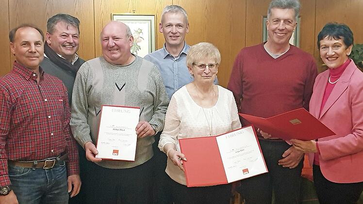 Ehrungen bei der Pressecker SPD; im Bild (von links) Ortsvereinsvorsitzender Oliver Schott, Fraktionsvorsitzender Gerhard Leinfelder, Helmut Hirsch, Bürgermeisterkandidat Mark Reuther, Sonja Klier, Horst Nagel und Kreisvorsitzende MdL Inge Aures Foto: privat