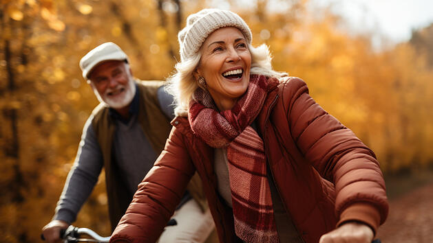 Gesund im Alter, Senior, Fahrrad, Herbst, alt, Fitness, Gesundheit, unterwegs, Radtour, Fahrradfahren