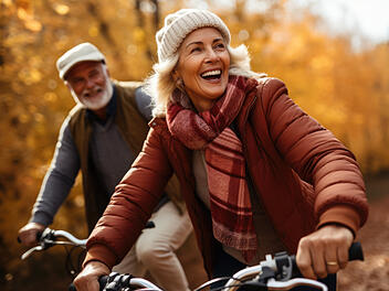 Gesund im Alter, Senior, Fahrrad, Herbst, alt, Fitness, Gesundheit, unterwegs, Radtour, Fahrradfahren