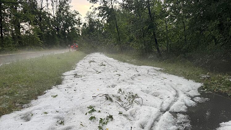 Unwetter w&uuml;tet &uuml;ber Erlangen und N&uuml;rnberg: Hagel und Stra&szlig;enblockaden