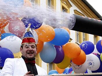 Die Forchheimer Narren hatten heuer ihre Stimmungskanonen prall geladen. Und feuerten aus allen Rohren.