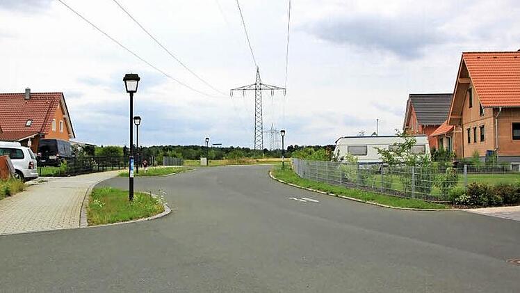 Vom Norma-Kreisel durch die Dientzenhoferstraße hätte die kleine Umgehung führen sollen, wenn es nach den Freien Wählern gegangen wäre. Eine Mehrheit von 13:6 Räten lehnte es jedoch ab, eine Umgehungsstraße durch ein Wohngebiet zu leiten. Foto: Matthias Einwag