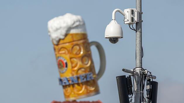 Oktoberfest 2024 startet bald: So viel kostet die Ma&szlig; Bier - und so teuer ist das Essen