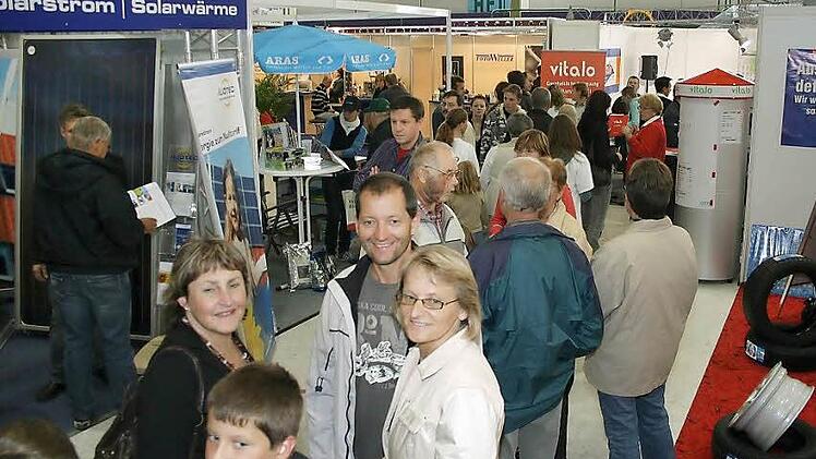 Nicht im Eisstadion, sondern in der Fortuna Kulturfabrik in der Bahnhofstraße findet heuer die Gewerbeschau des HGV statt. Die Veranstalter hoffen auf zahlreiche Besucher, wie hier auf einem Archivfoto.  Foto: FT-Archiv