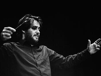 Coburgs neuer Generalmusikdirektor Daniel Carter dirigiert die letzte Folge der Reihe "Klassik am Sonntag".Foto:  Annemone Taake.