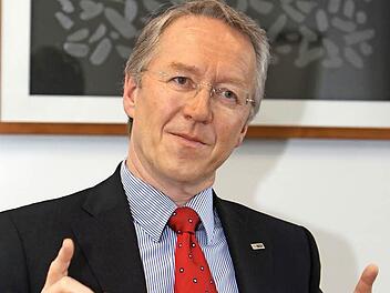 Werner Schnappauf ist heute in Kronach bei einer Diskussion über das Freihandelsabkommen TTIP zu Gast. Der frühere Landrat, Staatsminister und BDI-Hauptgeschäftsführer ist inzwischen unter anderem Senior Advisor der Bank of America Merrill Lynch. Foto: Archiv/Matthias Hoch