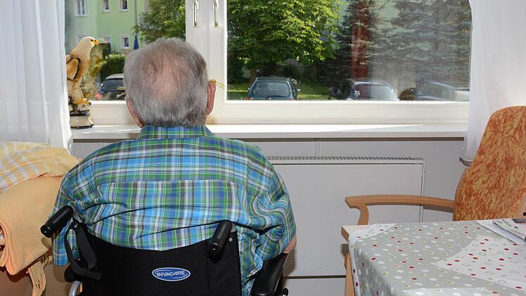 Ein Beispiel für eine ungenügende Fenstersituation. Im Sitzen hat man keinen freien Blick nach draußen. Foto: Dagmar Besand