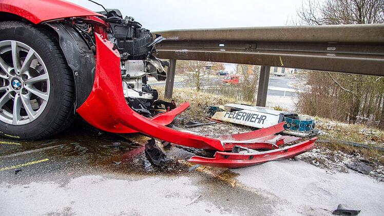 Tödlicher Unfall bei Marktsteft: Feuerwehrmann verliert Leben bei Einsatzfahrt. Foto: NEWS5 / DESK