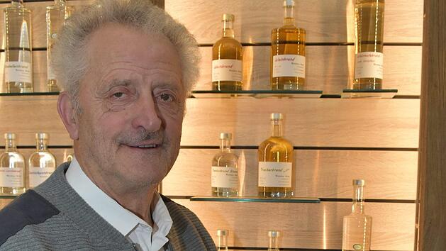 Adolf Keller widmet sich erfolgreich dem Brennen hochwertiger Schn&auml;pse. Foto: Andreas Lomb