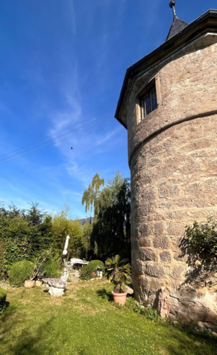Jahrhundertealte Geschichte: Geheimnisvolles Schloss in Franken zu verkaufen