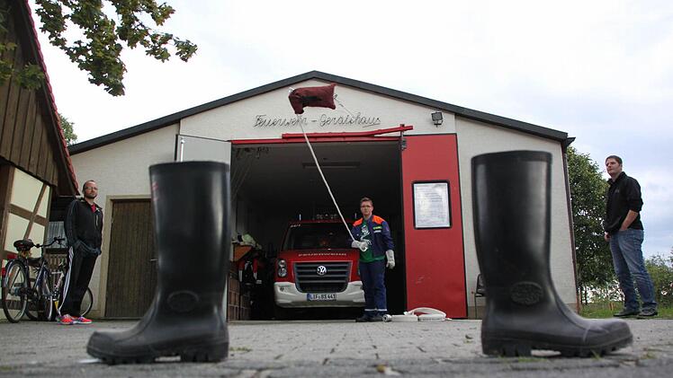 Marco Hälter beim Zielwurf mit der Feuerwehrleine Fotos: Matthias Einwag