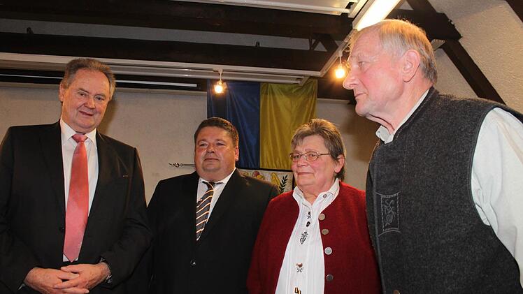 Leni Diestler war Ortsbäuerin in Trainsdorf, Konrad Diestler ist Feldgeschworener. Foto: Carmen Schwind