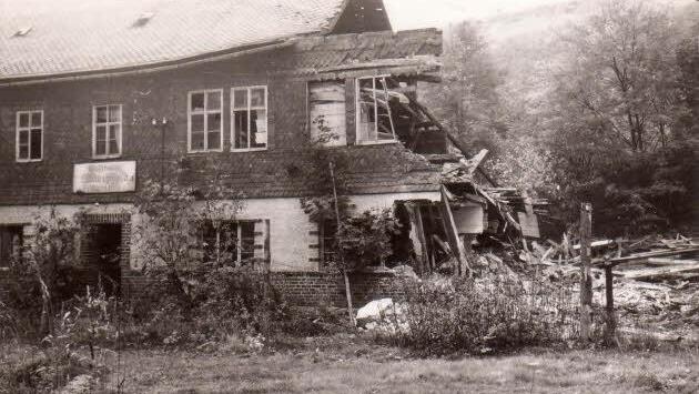 Das Gasthaus Sattelgrund wird 1961 von DDR-Arbeitskommandos dem Erdboden gleichgemacht.Repro Fleischmann
