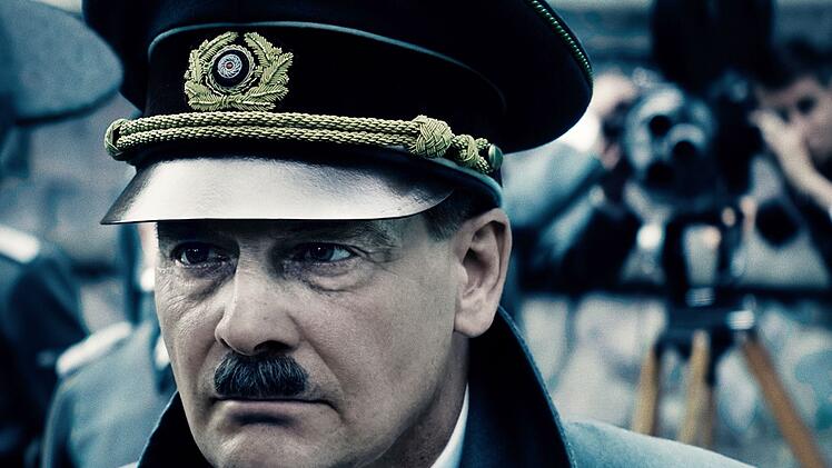 "F&uuml;hrer und Verf&uuml;hrer" nimmt die Beziehung zwischen Hitler (Fritz Karl) und Goebbels in den Blick.