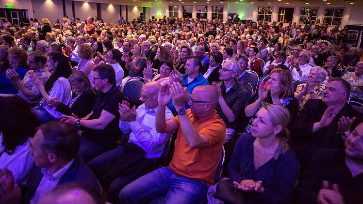 Begeistert klatscht das Kulmbacher Publikum am Schluss der Show. Foto: Barbara Herbst