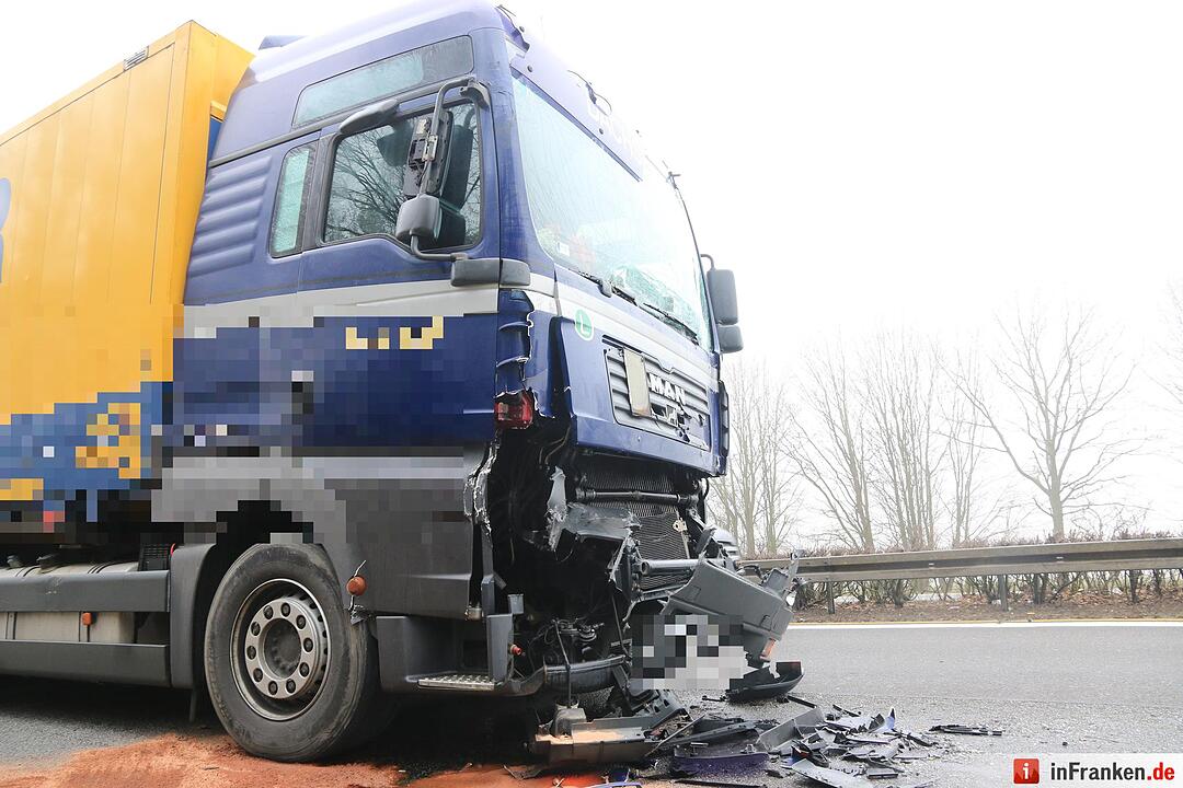 Unfall mit drei Lkw auf A3 bei Höchstadt