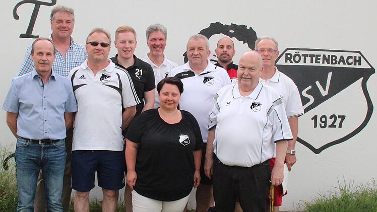 Der Festausschuss - hinten Mitte Vorstand Carl-Otto Klermund Foto: Johanna Blum