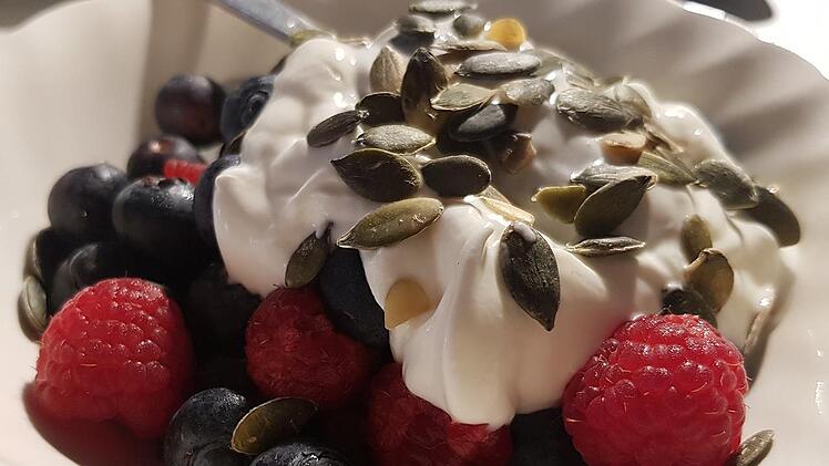 Kürbiskerne schmecken lecker und helfen dir gegen das Nachmittagstief!