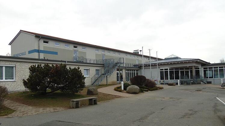 Die Grundschule in Neunkirchen am Brand Foto: Petra Malbrich