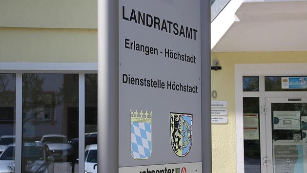 Die populären Modelle des bedingungslosen Grundeinkommens beinhalten, dass Arbeitslosen- und Kindergeld wegfallen. Die Höchstadter Agentur für Arbeit hätte wohl trotzdem genug zu tun.  Fotos: Hendrik Kowalsky