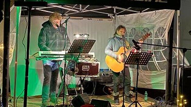 J&uuml;rgen Ballner und Christiane Hartmann von der Band Venus gaben auch in diesem Jahr wieder ein Hofkonzert.