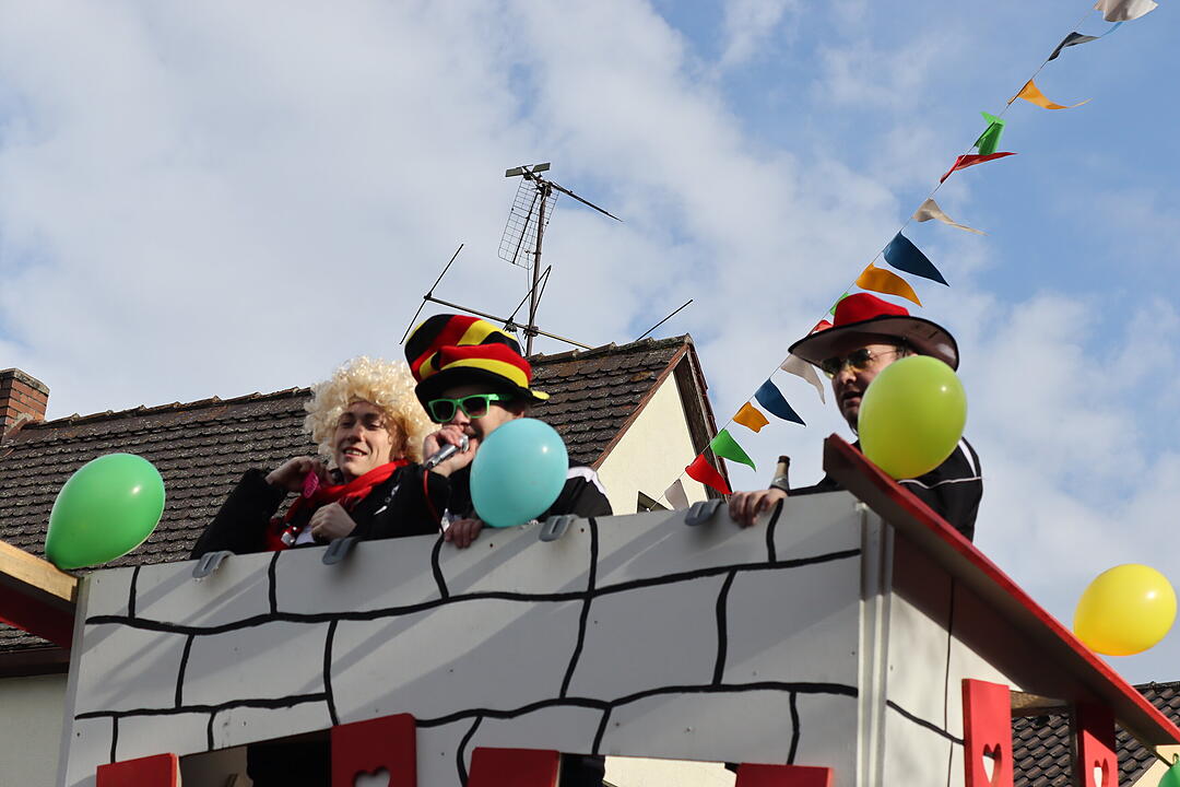 Die Hauptstrasse wurde zur Partymeile