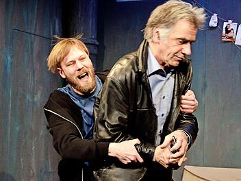 Unter der Regie von Stella Seefried spielen in „Furor“ Yannick Rey (links) und Ingo Pfeiffer.