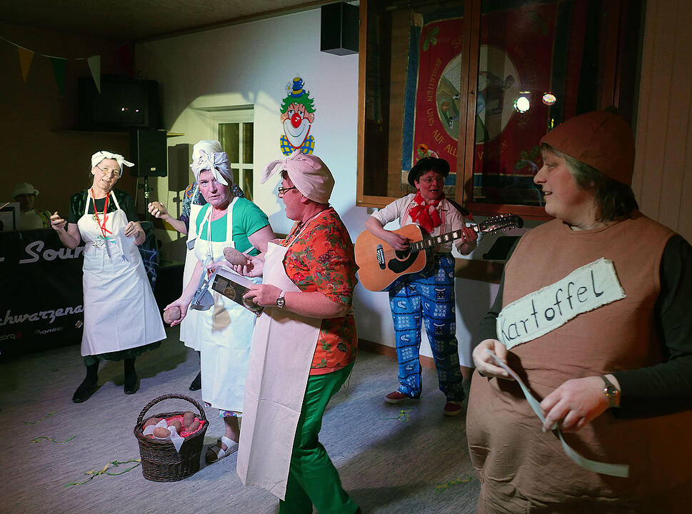 Weiberfastnacht, die 25.