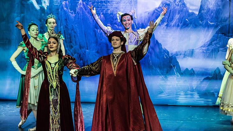 Märchen-Ballett mit Happy End: Tschaikowskys "Schwanensee, getanzt vom Russischen Staatsballett, beeindruckte die Besucher im Kongresshaus.Foto: Jochen Berger