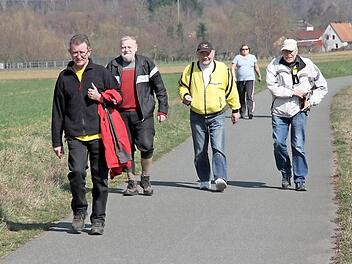 Wanderer auf der Strecke bei Eggolsheim Foto: Mathias Erlwein