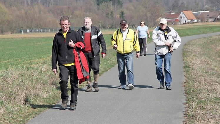 Wanderer auf der Strecke bei Eggolsheim Foto: Mathias Erlwein