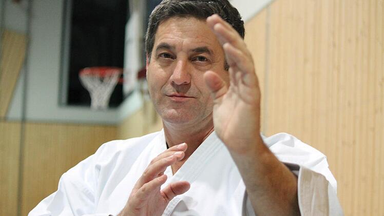 Gert Schlögls Herz schlägt seit 20 Jahren für Karate.  Fotos: Martin Kreklau