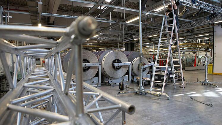 Das Druckzentrum wird für die Industrie-Symphonie am Samstag vorbereitet. Foto: Matthias Hoch