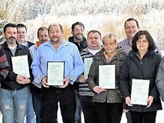 Das Bild zeigt von links die Geehrten Clemens Wicklein, den scheidenden zweiten Vorsitzenden Oliver See, Hans-Peter Knorr, Jürgen Martin, Vorsitzenden Dominic Fischer, Dieter Krebs, Bernd Ketterer, Edgar Martin, Reiner Krebs, Isolde Reißig, Roland See, Christine Förtsch, Dominik Fehn, Matthias Beetz und Kassier Manfred Reißig. Foto: Uwe Thoma