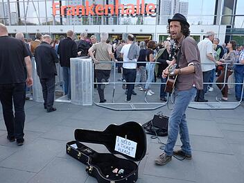 Für eine Dylan-Karte sang  sich Fränkie    vor dem Konzert die Seele aus  dem Leib. Nikolas  Pelke