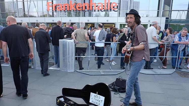 Für eine Dylan-Karte sang  sich Fränkie    vor dem Konzert die Seele aus  dem Leib. Nikolas  Pelke